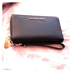 Micheal Kors wristlet!!!